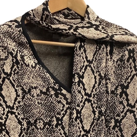 Chico's cream Python Print Tie Neck Sweater size 12 (3600) - Picture 6 of 10